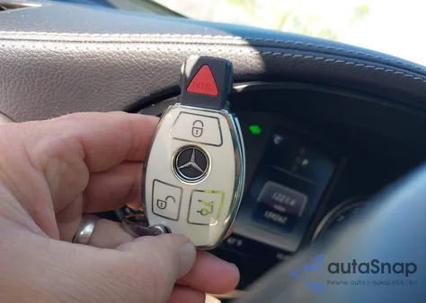 2016 Mercedes-Benz Glc 300 4Matic z USA, uszkodzony, nr VIN WDC0G4KB1GF086647